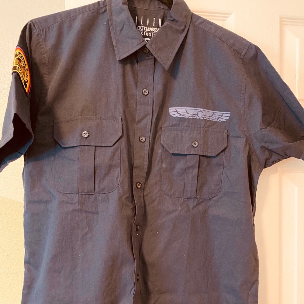 Alien Fan Merch - Men’s Size Small Work Shirt